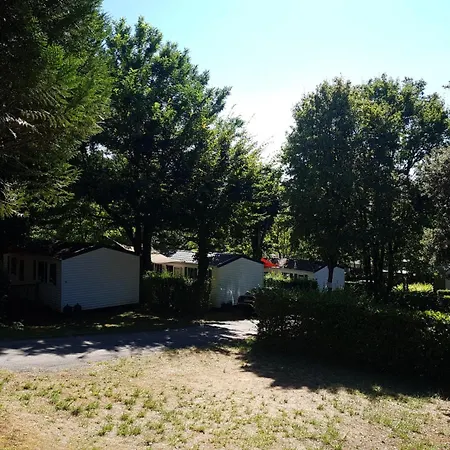 Le Pigeonnier キャンプ場 3*